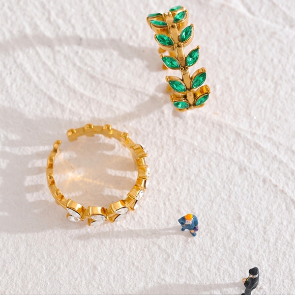 Exquisite Leaf Green Diamonds Adjustable Ring - Picture 3 of 5